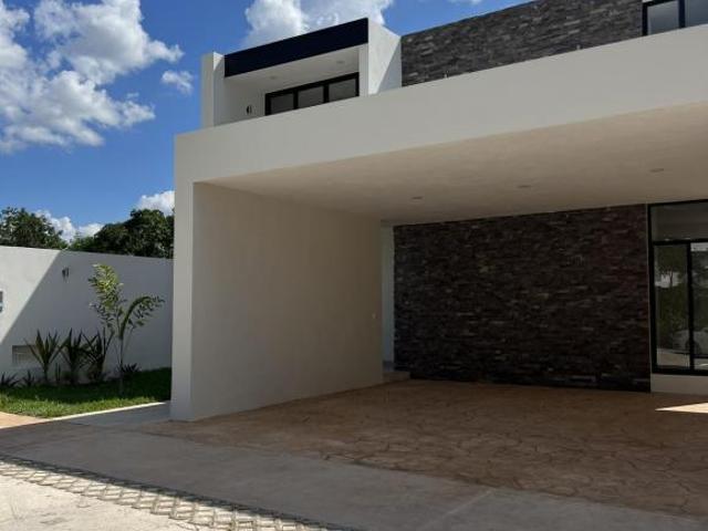 Casa en Venta en Mérida lista para entrega en Privada con amenidades