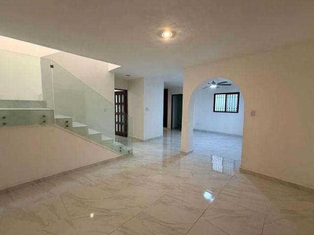 CASA EN VENTA EN MÉRIDA, MONTES DE AMÉ, REMODELADA