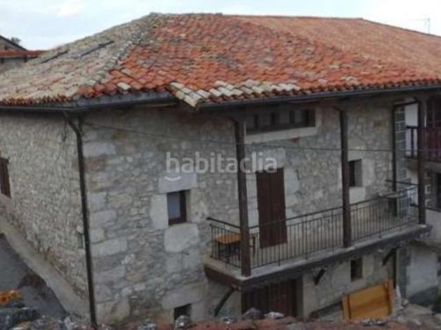 Casa en venta en Merindad de Montija. Casa de piedra cercana a Medina de Pomar. Casas Merindad de.