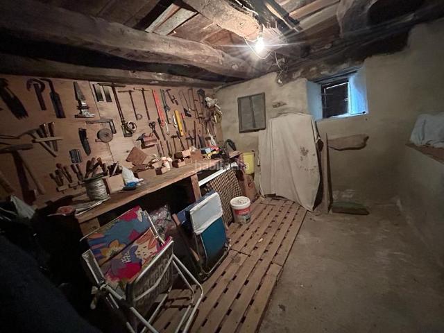 Casa en venta en Merindad de Montija. Casa de pueblo con terreno. Casas Merindad de.