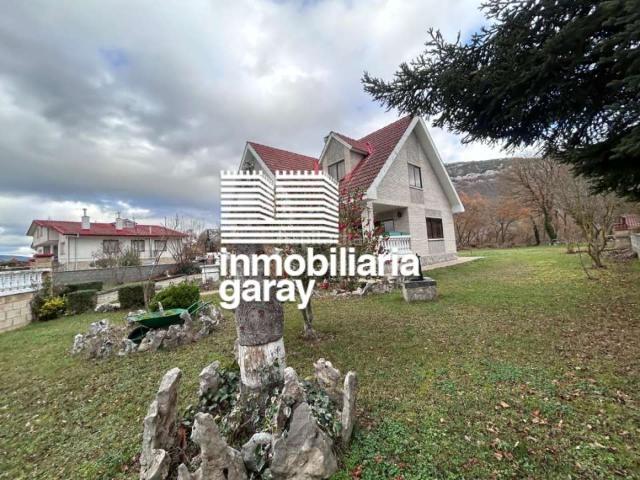 Casa en venta en Merindad de Montija. Magnífica vivienda unifamiliar distribuida en dos plantas en la Merindad de Montija. Casas Merindad de.