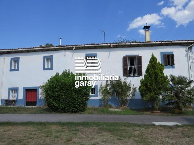 Casa en venta en Merindad de Montija. Oportunidad! Casa de piedra con terreno a 10 minutos de Medina de Pomar y una finca a parte de 1300 metros. Casas Merindad de.