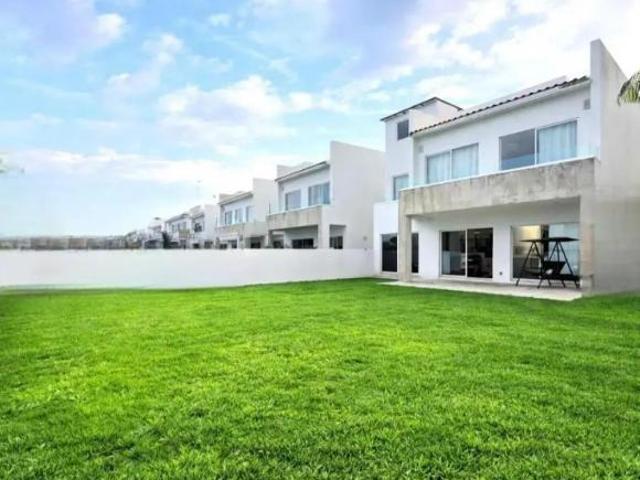 Casa en Venta en Metepec, Residencial Foresta, con vista a la Laguna