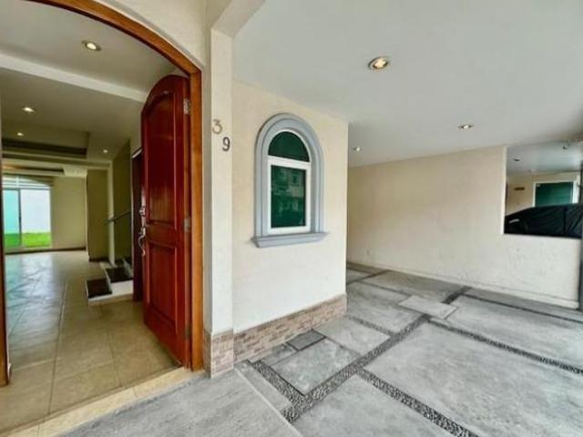 CASA EN VENTA EN METEPEC, ZONA DE SAMS, COSTCO, GALERIAS, ESCUELAS Y BANCOS