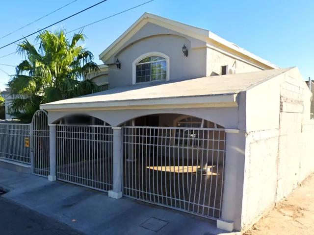 Casa en venta en Mexicali con 4 recámaras y amplia construcción