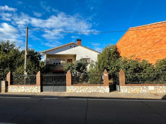 Casa en venta en Micereces de Tera. Casa unifamiliar aislada de segunda residencia. Casas Micereces de.