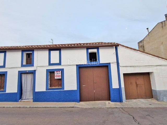 Casa en venta en Miajadas. CASA DE PLANTA BAJA, CON COCHERA HASTA EL PATIO, GRAN PATIO Y LOCAL GARAJE. Casas.