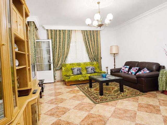 Casa en venta en Miajadas. UNIFAMILIAR DE TRES PLANTAS, CERCA DEL CENTRO DE SALUD, ESTACIÓN DE AUTOBUSES, BUHARDILLA PREPARADA EN MIAJADAS CÁCERES. Casas.