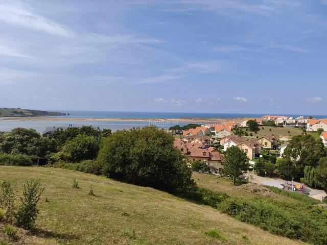 Casa en venta en Miengo, Mogro. Oportunidad Única Casa con Hostal y Restaurante en Playa Mogro 1,950,000. Casas.