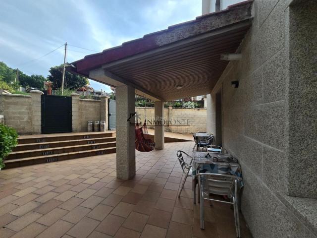 Casa en venta en Moaña. Vivienda unifamiliar con terreno en Moaña Ideal para inversión o dos familias. Se vende estupenda vivienda unifamiliar situada en. Casas.