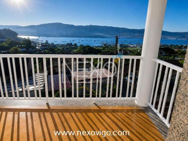 Casa en venta en Moaña. Casa con vistas a la Ría y jardín en Domaio. Casas.