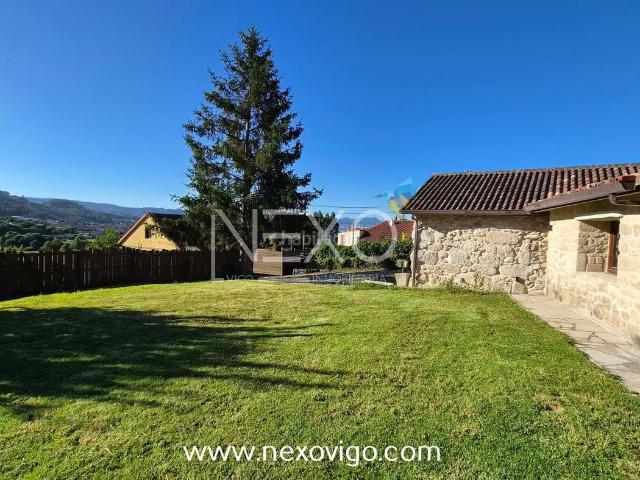 Casa en venta en Moaña. Casa de piedra con gran parcela en Moaña. Casas.