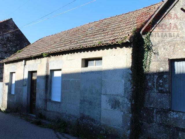 Casa en venta en Moaña. Casa de piedra para restaurar con terreno. Casas.