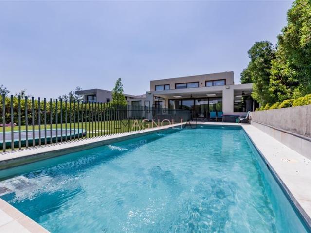 Casa en Venta en MODERNA CASA NO PERIMETRAL DE 5D + SERVICIO A PASOS DE COLEGIO ALEMÁN DE CHICUREO