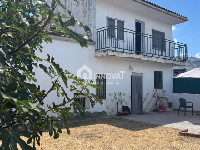 Casa en venta en Mohedas de la Jara Toledo Amplia, reformada, amueblada y con un gran jardín de 250 m²