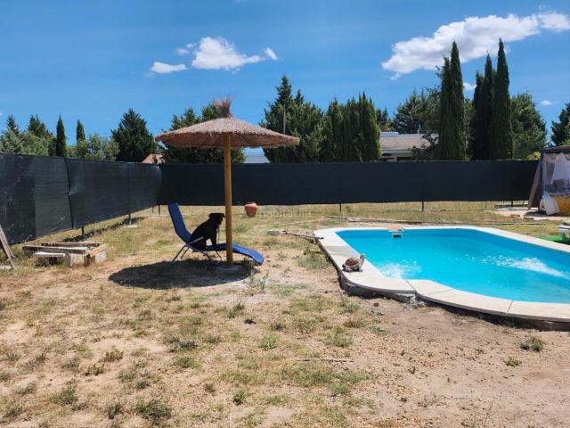 Casa en venta en Mojados. Panaderos Valladolid, Bungalow con Parcela de 5.000m2 con servicio de agua, luz. Casas.