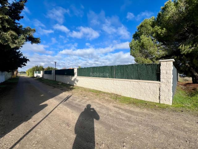 Casa en venta en Mojados. Panaderos Valladolid, Bungalow con Parcela de 5.000m2 con servicio de agua, luz. Casas.