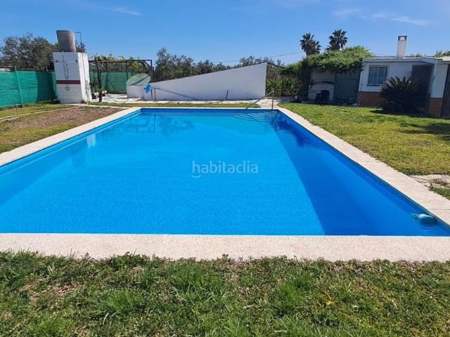 Casa en venta en Utrera, Pedanías Norte. CHALET CON PISCINA EN UTRERA. Casas.