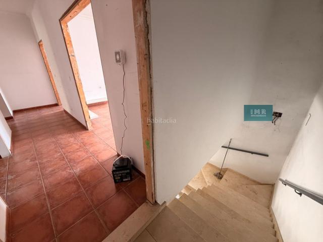 Casa en venta en Molares Los. Gran casa de pueblo en esquina con localalmacén de 125 m2 en el centro de Los Molares. Casas Molares.