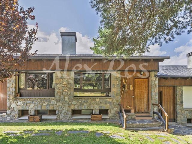 Casa en venta en Molina La. Casa adosada a solo 100 metros del TGV de La Masella. Casas Molina.