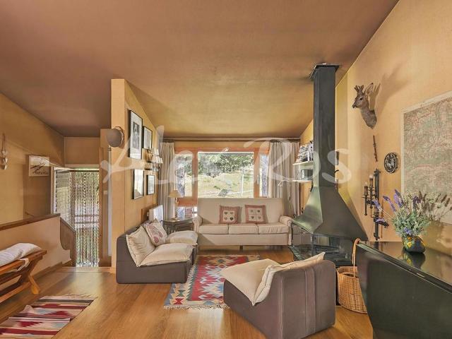 Casa en venta en Molina La. Casa adosada a solo 100 metros del TGV de La Masella. Casas Molina.
