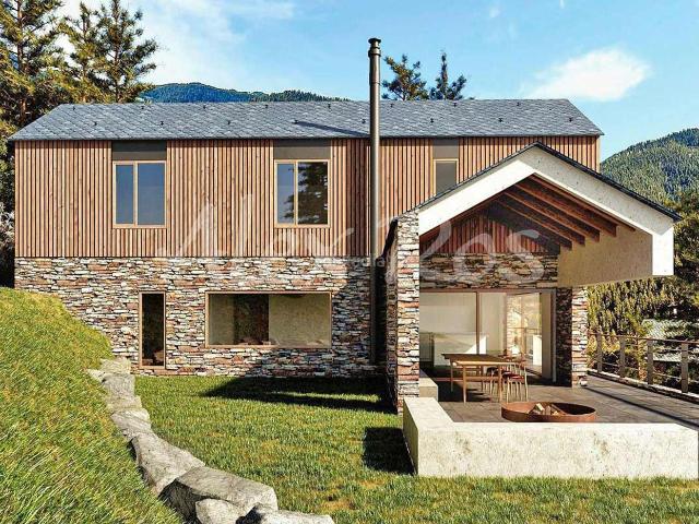 Casa en venta en Molina La. Casa unifamiliar en La Molina con porche y terraza. Casas Molina.