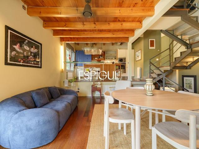 Casa en venta en Molins de Rei. Exclusiva propiedad reformada en Collserola diseño, vistas a la montaña y máxima tranquilidad. Casas Molins de.