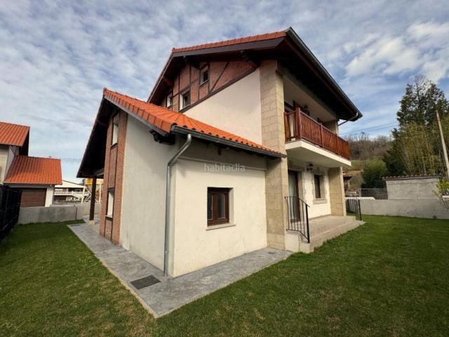 Casa en venta en Molledo. Urbanización Hayedal, en Silió Tu Refugio en el Corazón de Cantabria. Casas.
