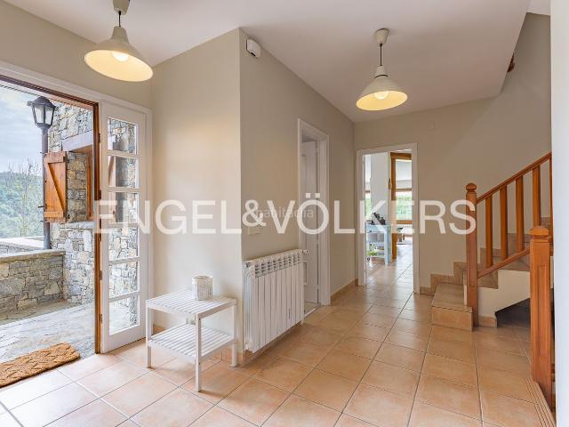 Casa en venta en Molló Pirineos. Lujo rústicomoderno en el pintoresco municipio de Molló. Casas.
