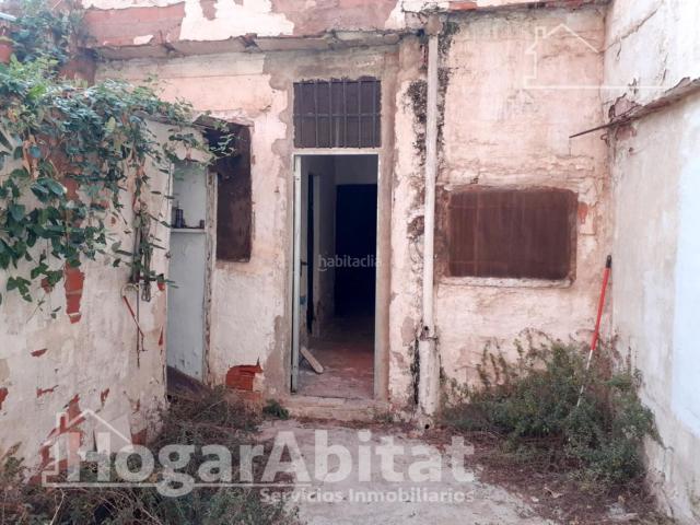 Casa en venta en Moncada. AMPLIA CASA CON DOS TERRAZAS PARA HACER TU HOGAR DE SUEÑO. Casas.
