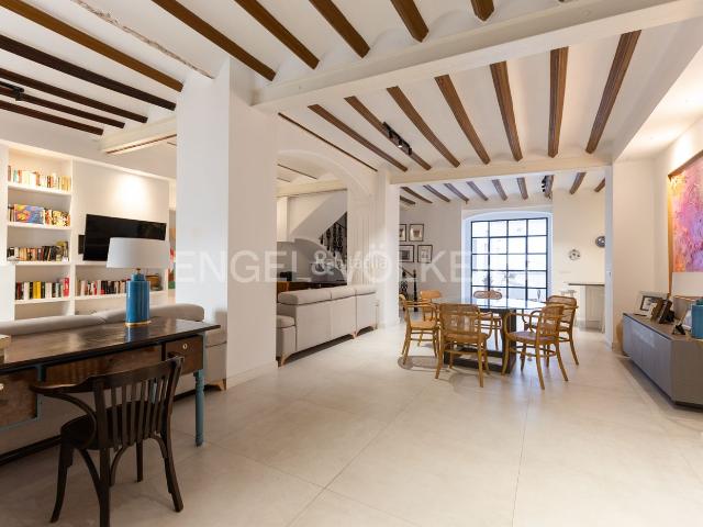 Casa en venta en Moncofa, Moncófar Pueblo. Exclusiva casa señorial de 1880 con reforma de autor y piscina privada. Casas.