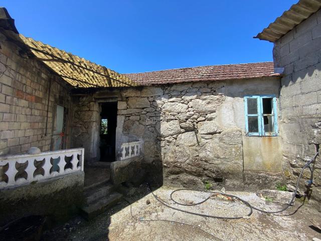Casa en venta en Mondariz. Oportunidad!, magnifica casa para rehabilitación integral con mucho encanto. Casas.