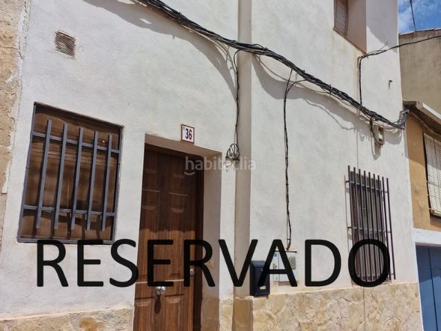 Casa en venta en Mondéjar. casita en el centro con patio. Casas.