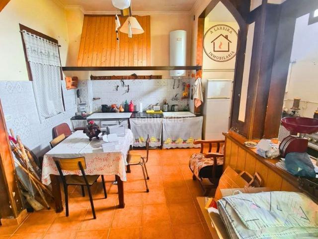 Casa en venta en Monforte de Lemos. Oportunidad única en Monforte de Lemos Vivienda unifamiliar pareada con gran terreno, garaje y múltiples posibilidades. Casas Monforte de.