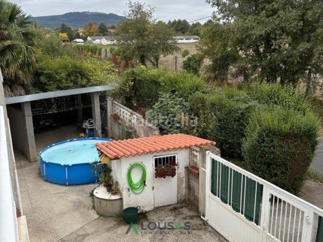 Casa en venta en Monforte de Lemos. Casa con dos viviendas y gran parcela a 5minutos del centro de Monforte de Lemos. Casas Monforte de.