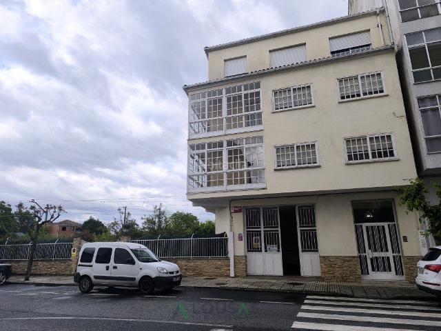 Casa en venta en Monforte de Lemos. Casa con gran jardín a 9 min a pie de la zona peatonal Monforte de Lemos. Casas Monforte de.