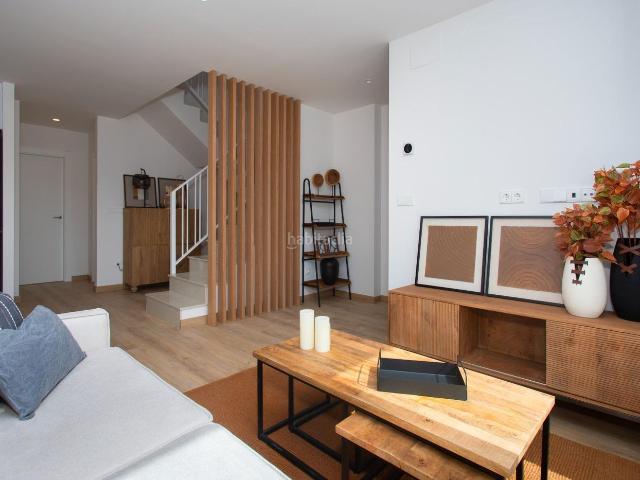 Casa en venta en Monforte del Cid. Moderno Bungalow en Monforte del Cid con Piscina y Amplias Terrazas. Casas Monforte del.