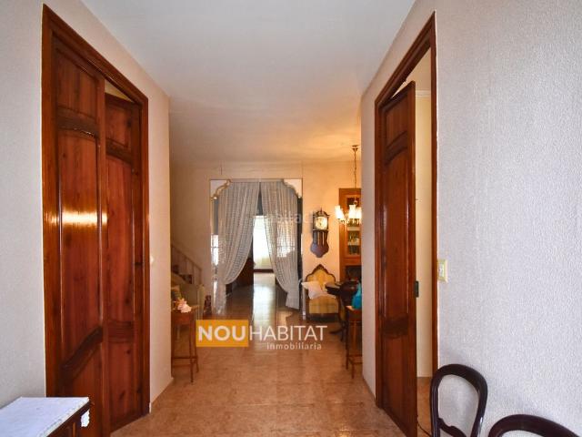 Casa en venta en Monserrat. AUTÉNTICA CASA DE PUEBLO CON TECHOS ALTOS, AMPLIOS ESPACIOS Y UN GRAN POTENCIAL !. Casas.
