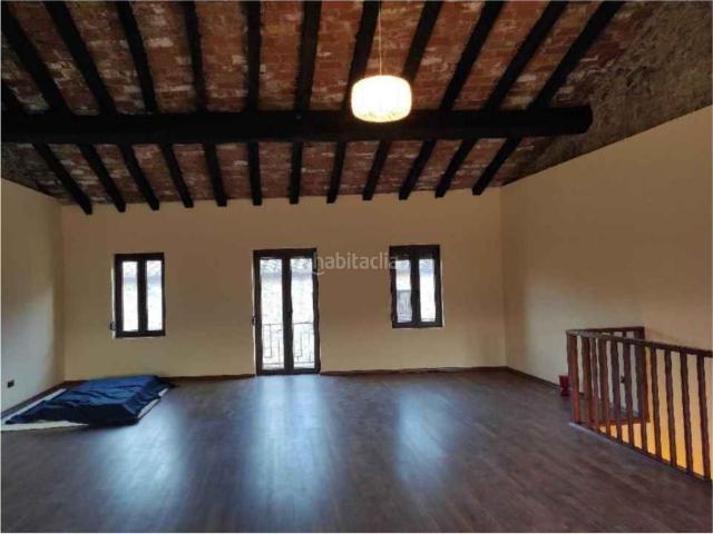 Casa en venta en Montagut i Oix. Descubre esta espectacular casa de 3 plantas con 305 m² construidos. Casas Montagut i.