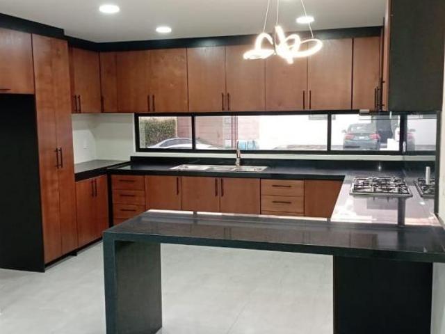 Casa en Venta en Montaña Monarca I | 4 Recámaras | Jardín | Cochera para 4 Autos | $5.3 MDP
