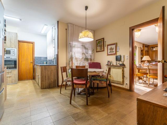 Casa en venta en Montblanc. Hay casas que se visitan y casas que se sienten. Este chalet en Montblanc pertenece a la segunda categoría. Desde el primer paso. Casas.