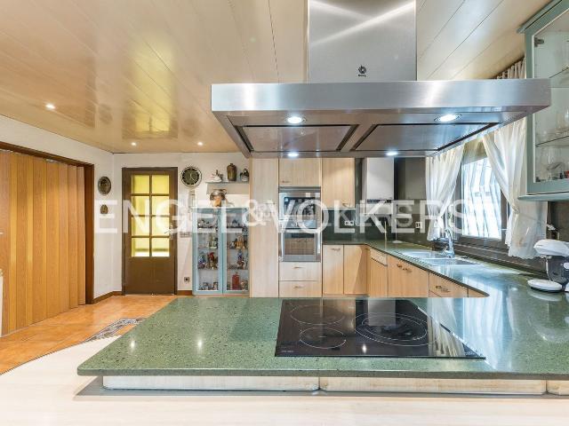 Casa en venta en Montcada i Reixac, Santa Maria Terra Nostra. Casa a cuatro vientos en una sola planta en Montcada i Reixac. Casas Montcada i.