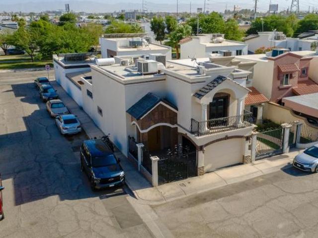 Casa en Venta en Montecarlo 3 en esquina