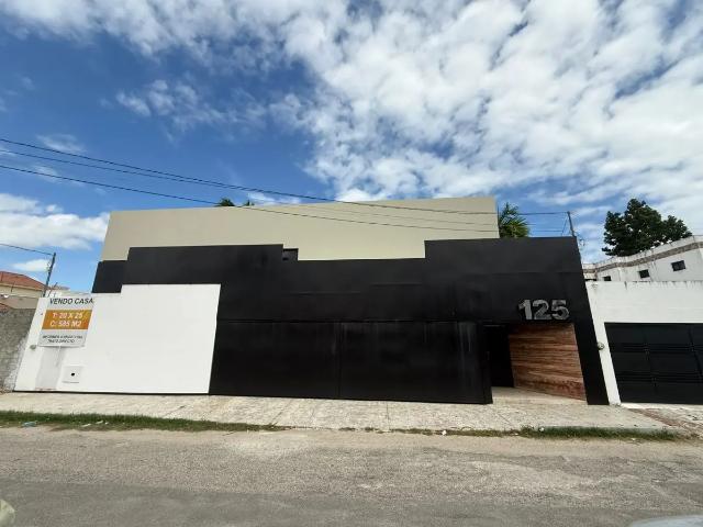 CASA EN VENTA EN MONTECRISTO – EXCLUSIVIDAD Y DISEÑO