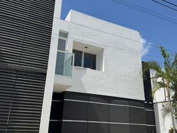 CASA EN VENTA EN MONTEBELLO