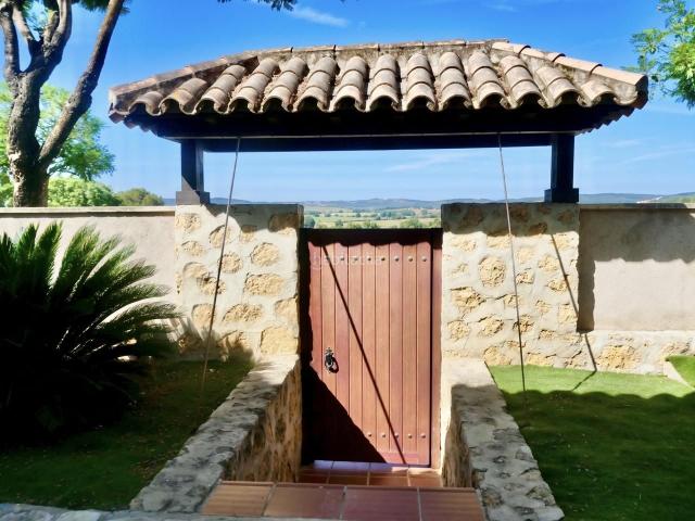 Casa en venta en Montequinto, Olivar de Quintos. CHALET EN MONTEQUINTO DE PISCINA Y SOLO UNA PLANTA. Casas.
