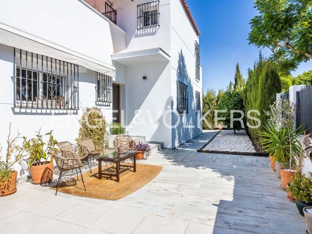 Casa en venta en Montequinto, Olivar de Quintos. Engel Völkers presenta Exclusiva Residencia Panorámica en el Enclave de Los Cerros y Olivar de Quintos. Casas.
