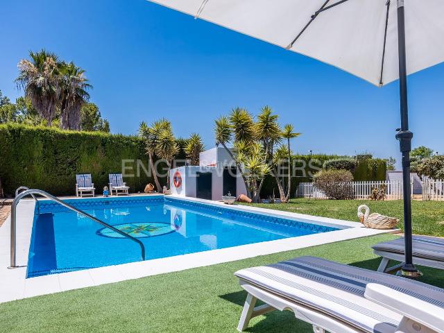 Casa en venta en Montequinto, Cerros de Montequinto. Exclusivo chalet independiente en Los Cerros de Montequinto confort, privacidad y excelente ubicación. Casas.
