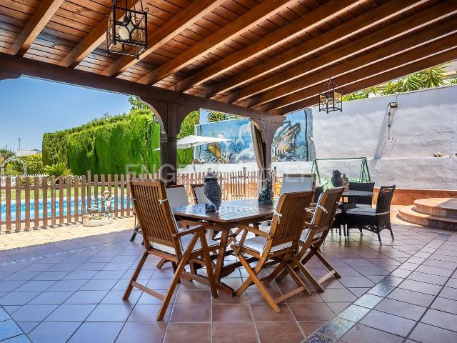 Casa en venta en Montequinto, Cerros de Montequinto. Exclusivo chalet independiente en Los Cerros de Montequinto confort, privacidad y excelente ubicación. Casas.