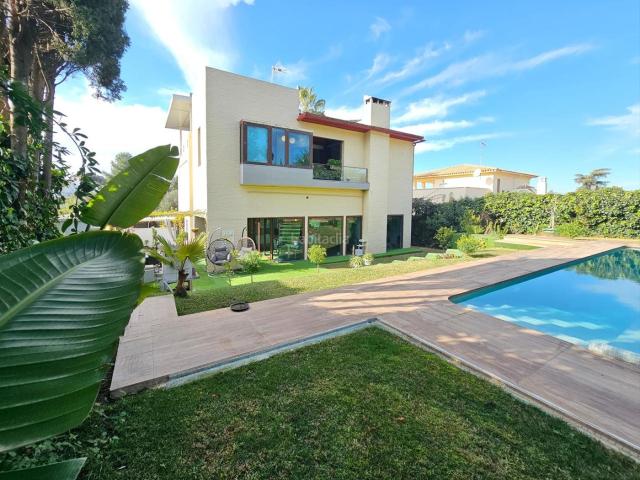 Casa en venta en Montequinto, Cerros de Montequinto. EXCLUSIVO CHALET INDEPENDIENTE EN MONTEQUINTO LISTO PARA DISFRUTAR. Casas.